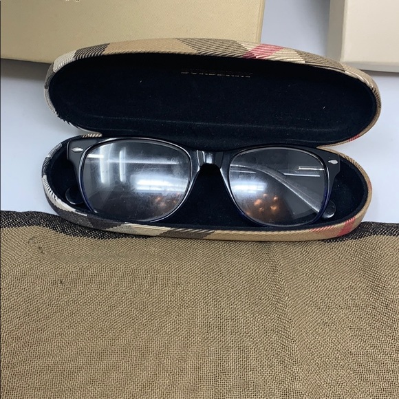 Burberry eyeglass case - Picture 5 of 6